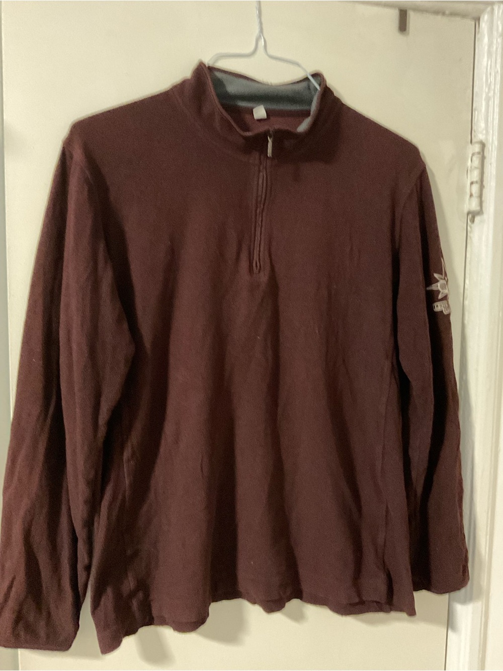 Uniqlo Men's Zip-Up Sweater in Burgundy